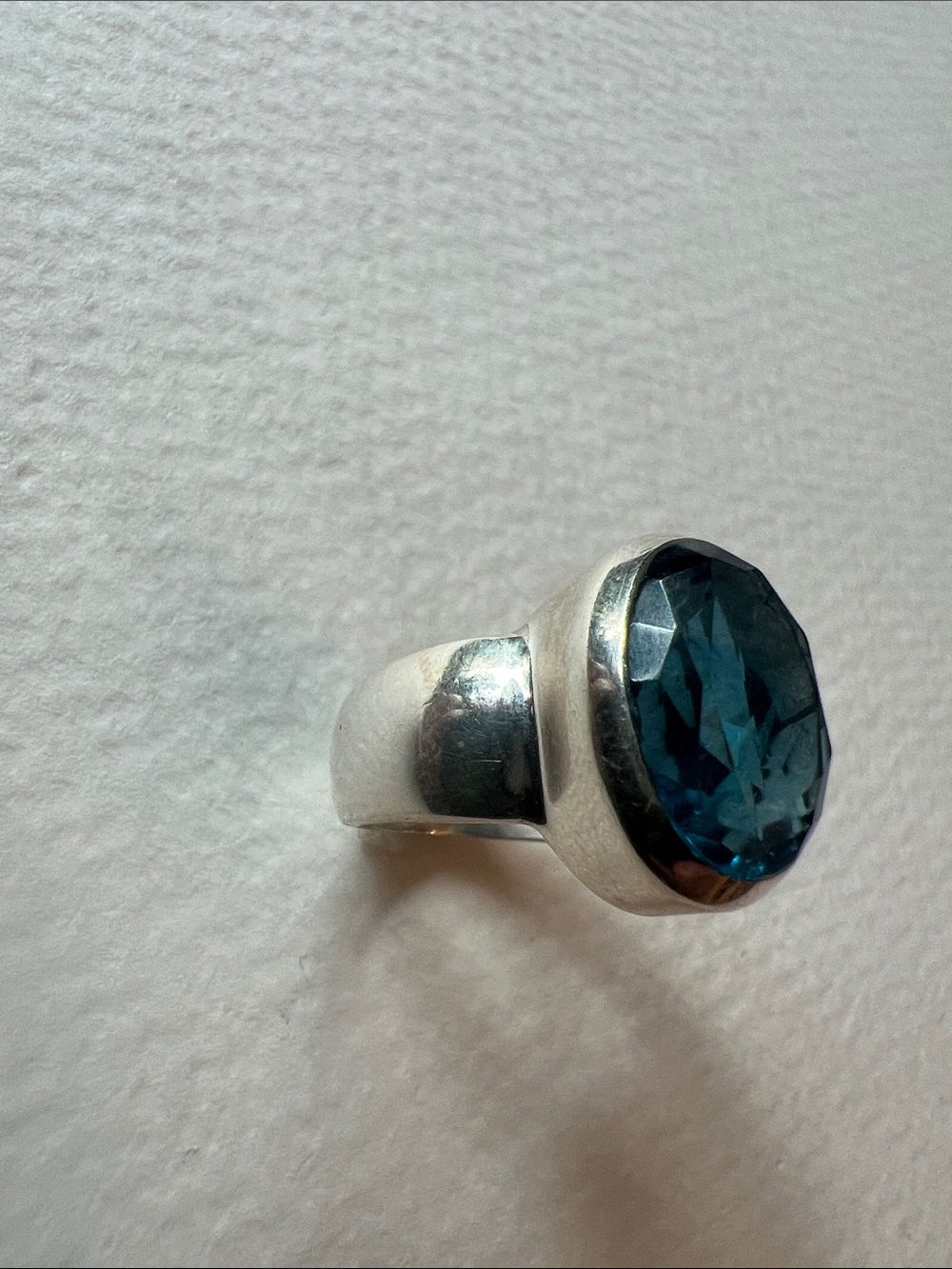 Sterling Silver Ring with Deep Teal Blue Faceted Stone - Picture 4 of 7